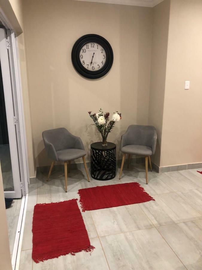 6 On Acacia Panzió Johannesburg Kültér fotó