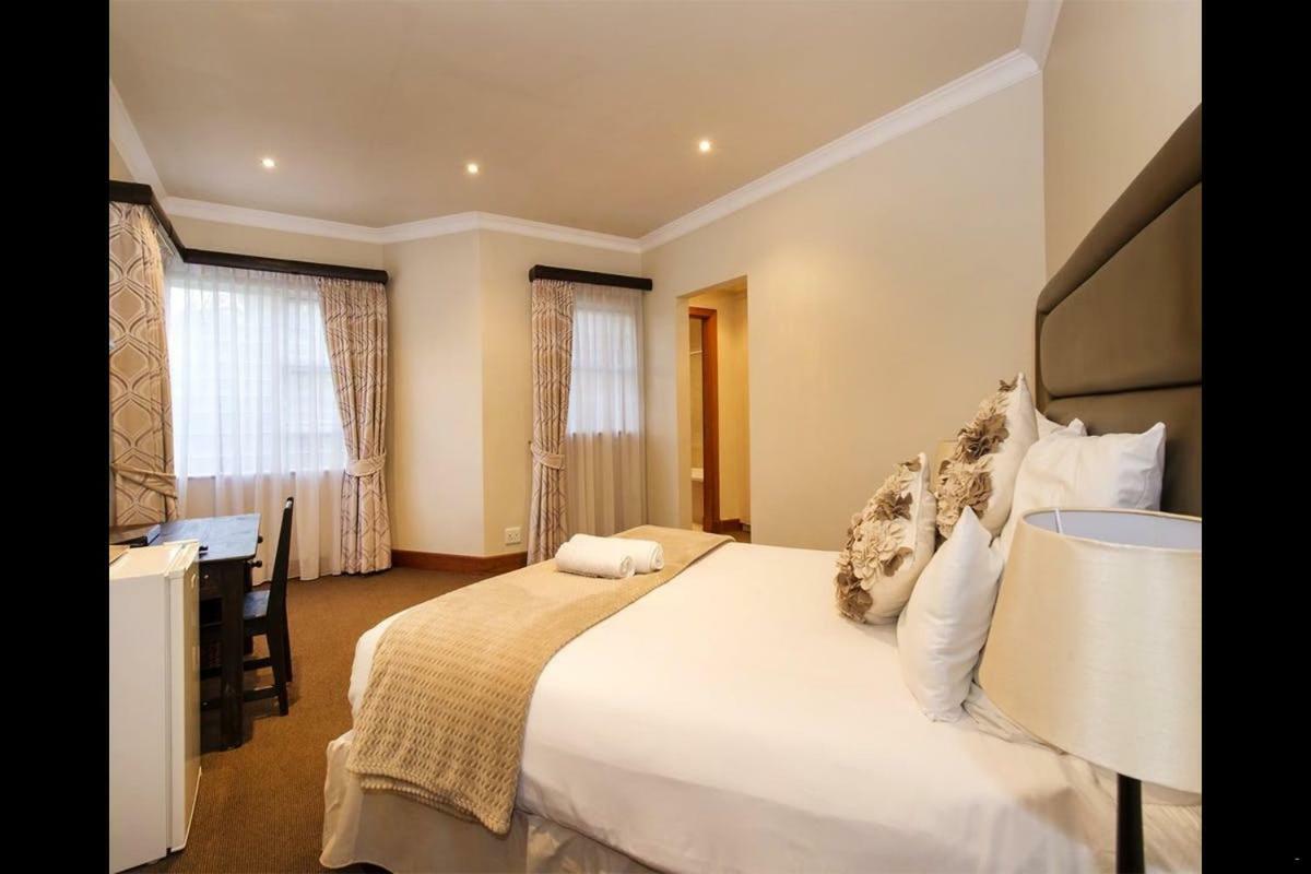 6 On Acacia Panzió Johannesburg Kültér fotó